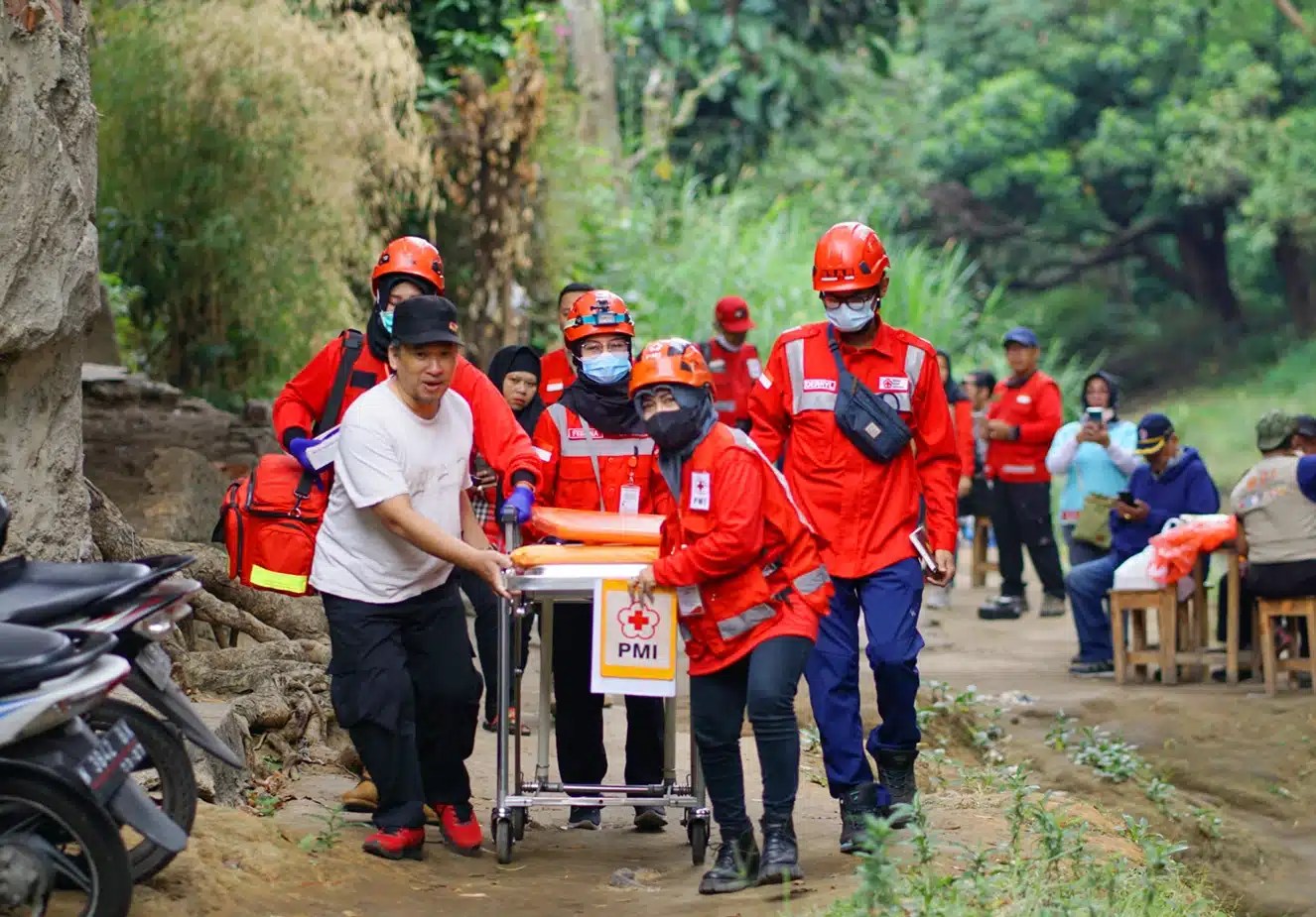 first-aid-diklat-PMI-PMR-KSR-relawan-pertolongan-bencana-majalengka-korps-Red-Cross-Indonesia-website-by-WINSON-MEDIA-TEKNOLOGI-WEBCLOUDHOSTER-jasawebmajalengka-.com-baliwebservices.com